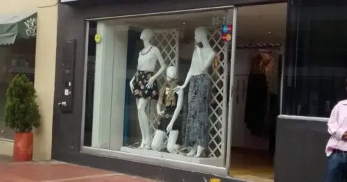 ME VISTO COMO QUIERO ME VISTO COMO QUIERO